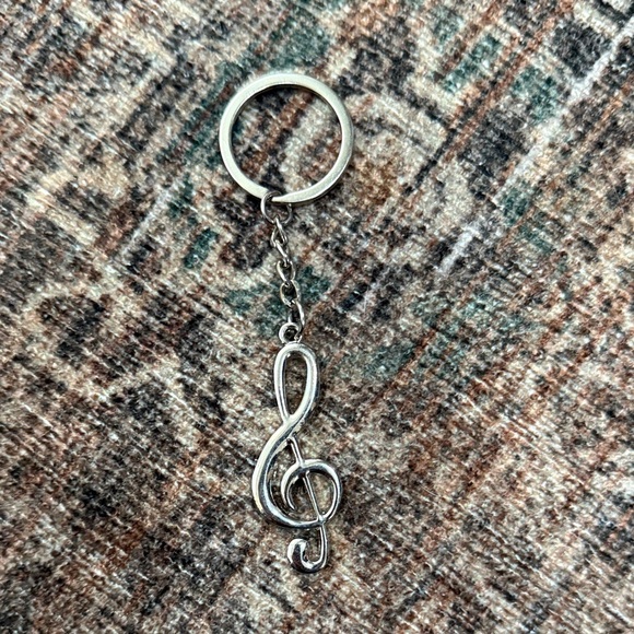 Treble Clef Keychain - Picture 3 of 6